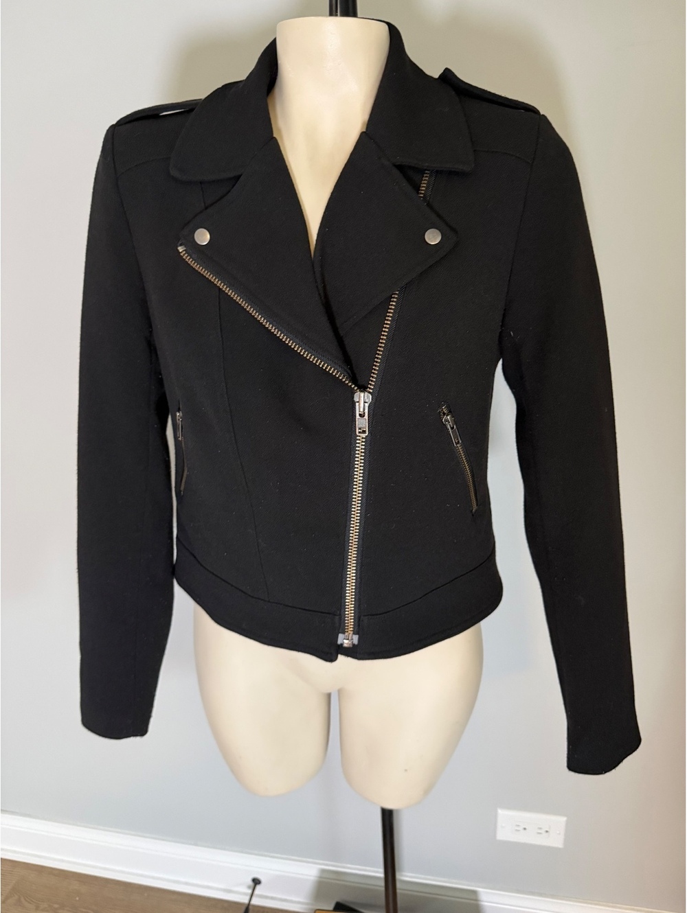 Catherine Catherine Malandrino Black Women's Utility Jacket with Asymmetrical Zí